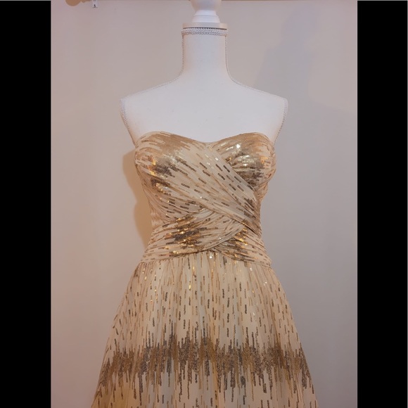 Golden Gown 💛 - Picture 9 of 17